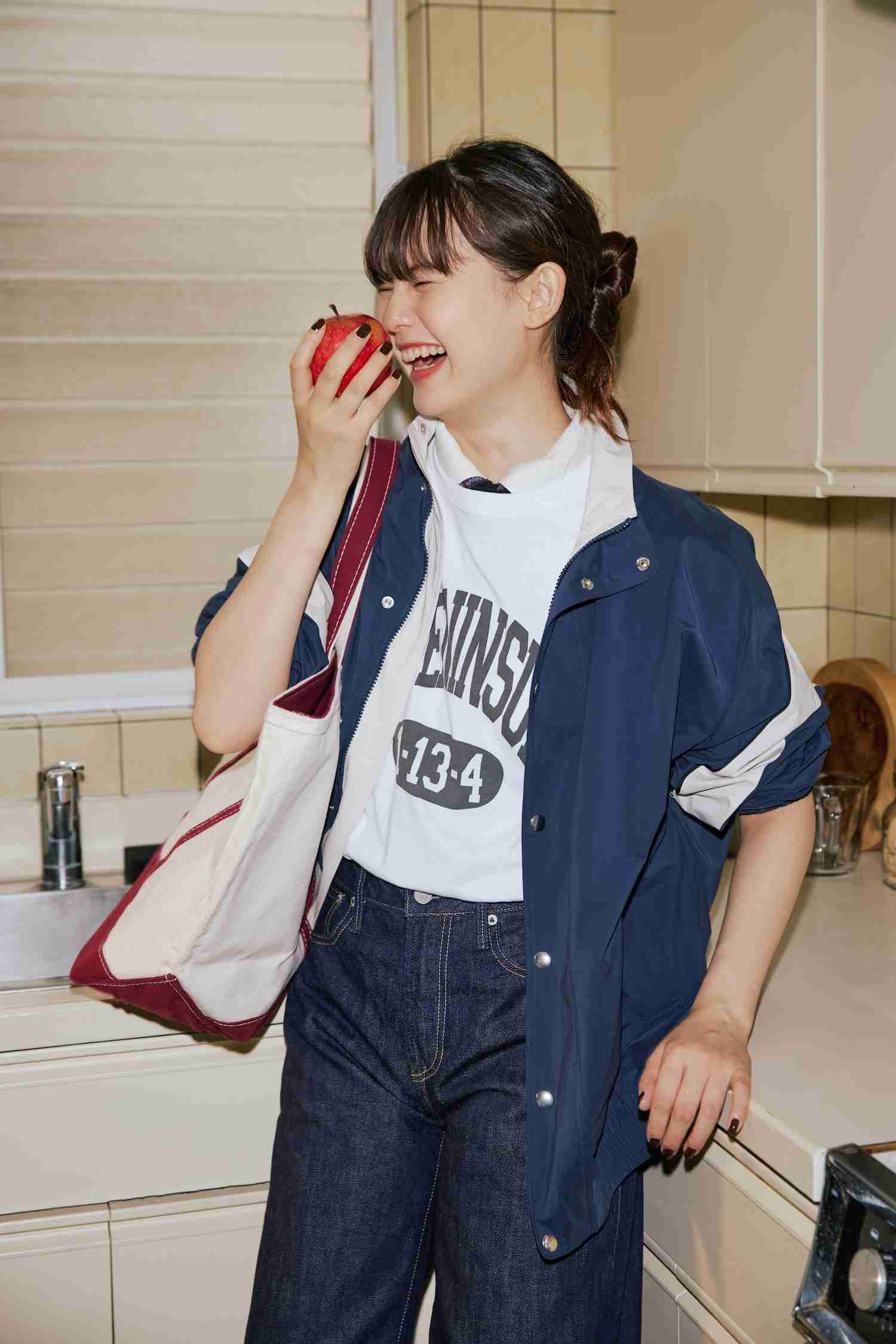 なぜ今、大人女性も“学生風スタイル”に夢中? カレッジファッション再燃の背景