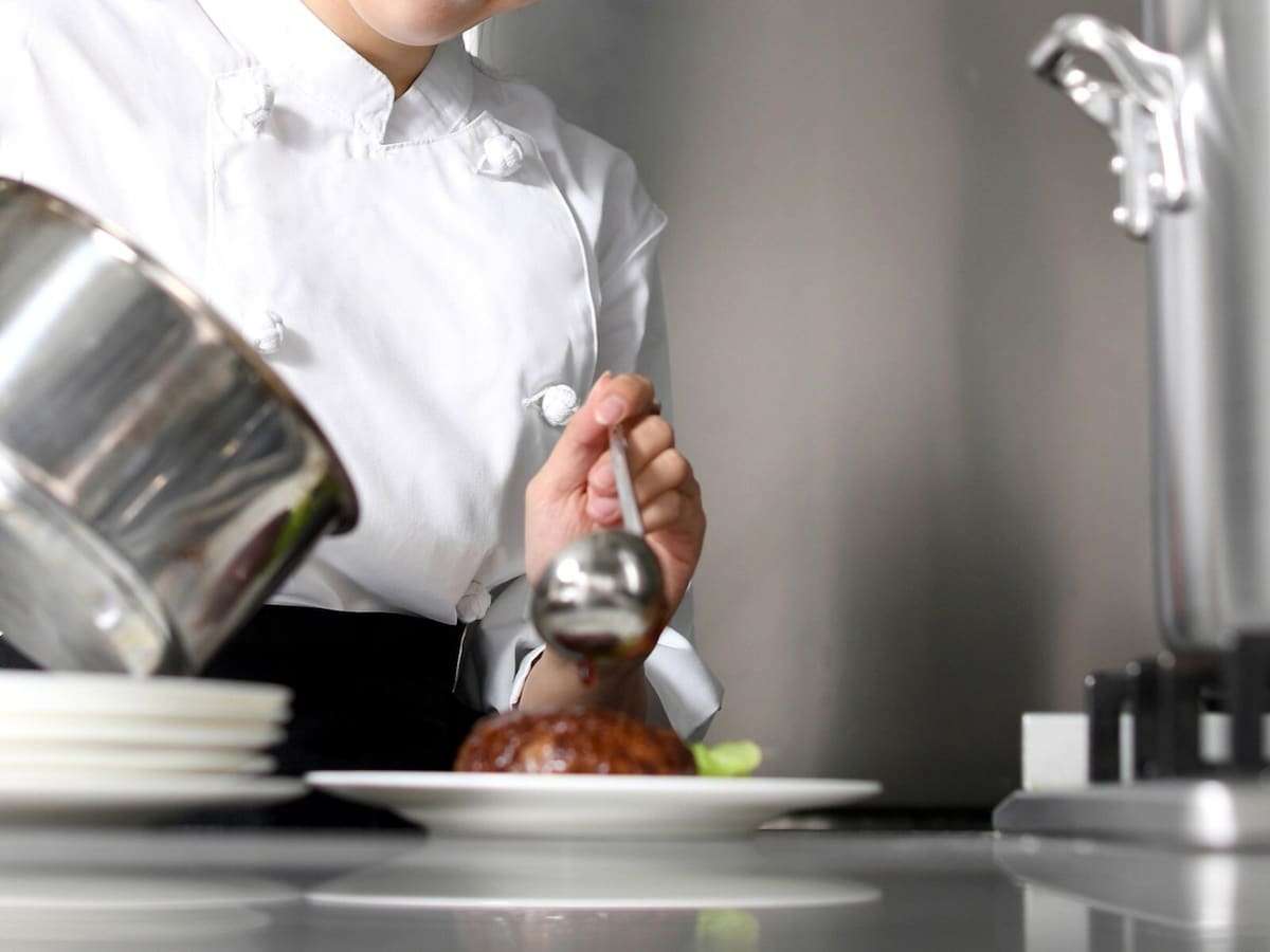 ミシュランシェフの99%が男性の謎。家庭料理は女性の役割でも「一流の料理」は作れないってこと？ [大学受験] All About