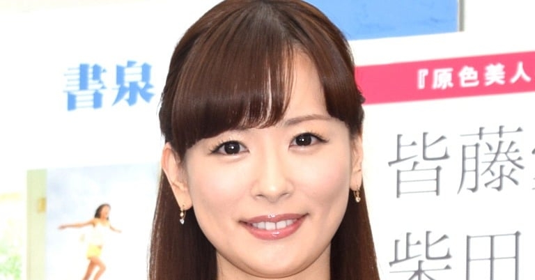 “16年ぶり”写真集発売の皆藤愛子、“胸元チラリ”な撮影カットに反響「セクシー」「色っぽくて美しい」  | オリコンニュース（ORICON NEWS）