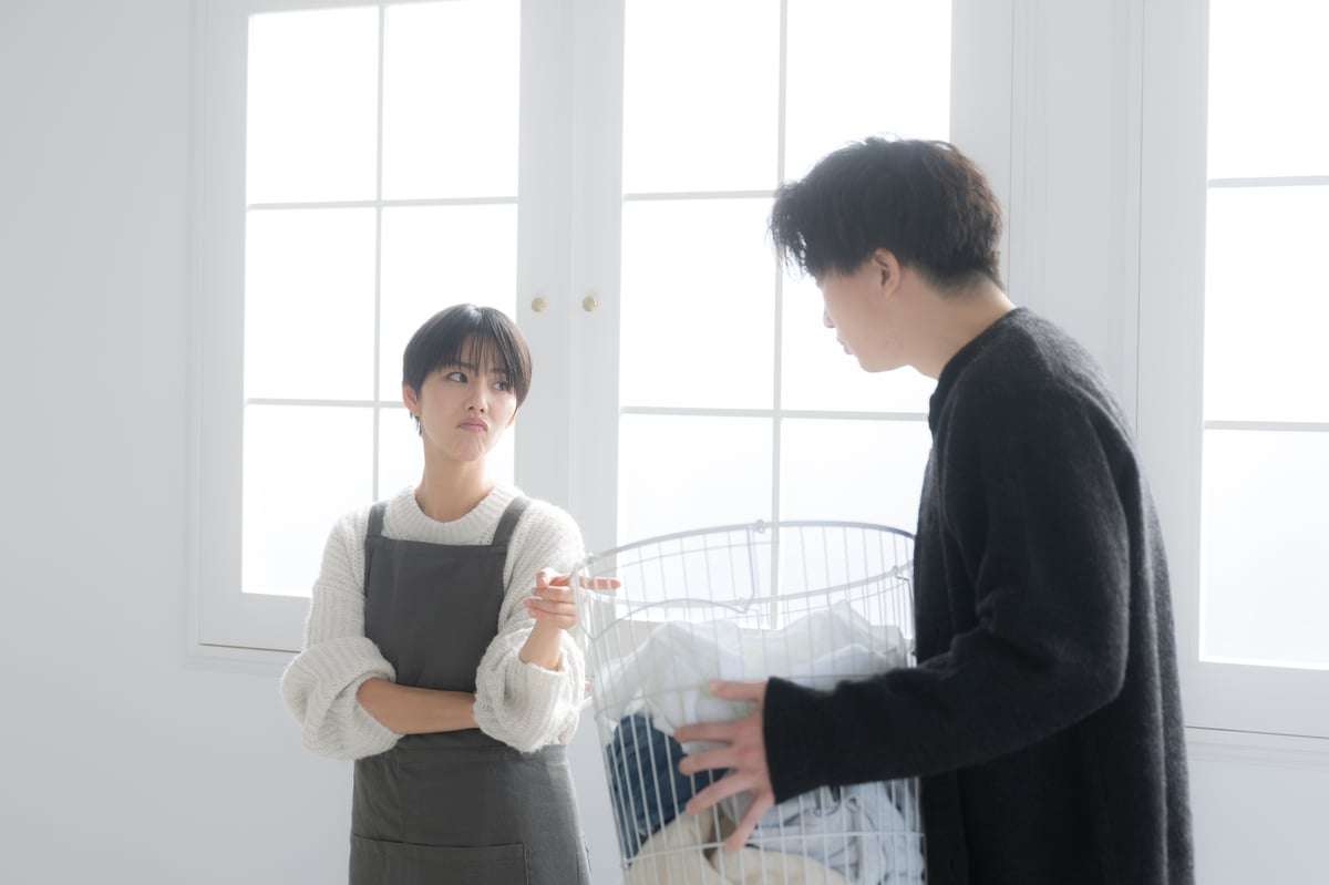 夫婦で家事分担したのに「手伝う」と言う夫 上から目線の態度に、妻はどう対応すべきか | オトナンサー