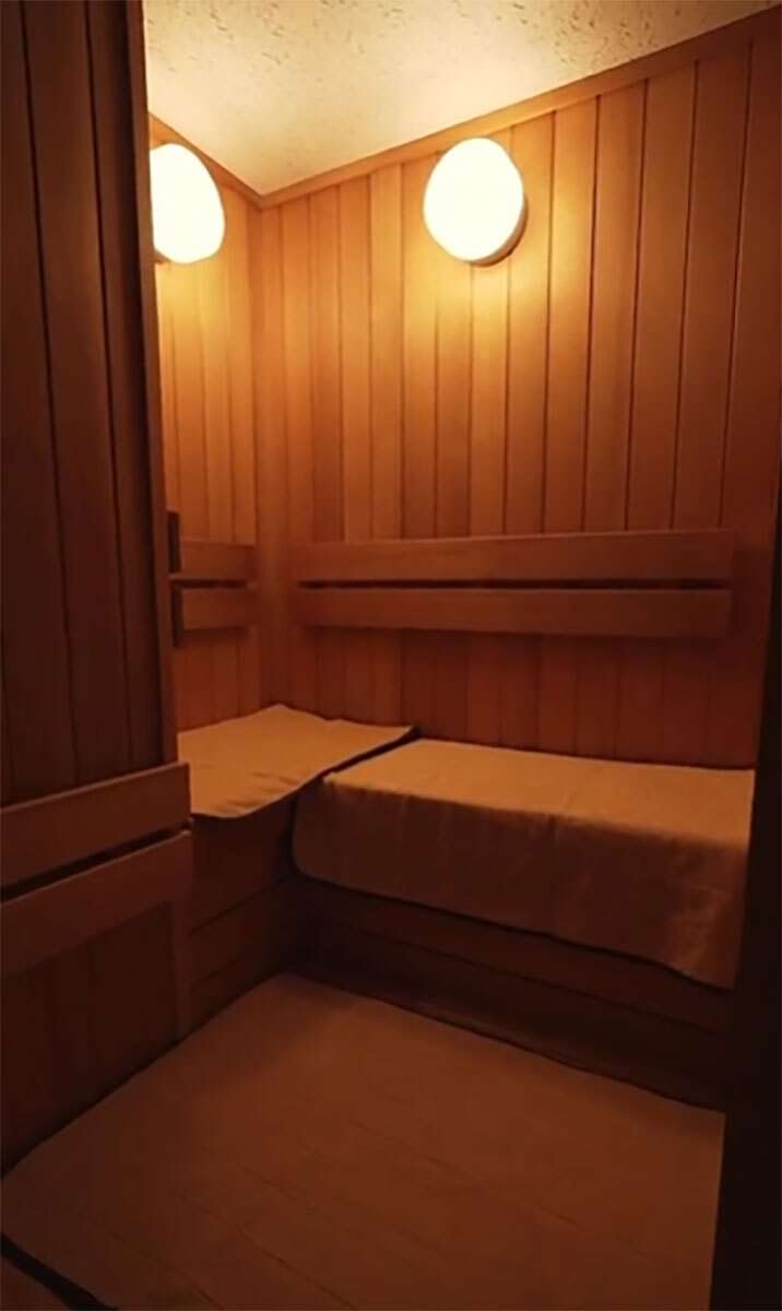 “極度の脱水状態”で“熱失神”か…赤坂「高級個室サウナ火災」で命を落とした夫妻は“死因不詳”も専門医は「循環喪失の状態に陥ると15分で死に至るリスク」を指摘（デイリー新潮） - Yahoo!ニュース