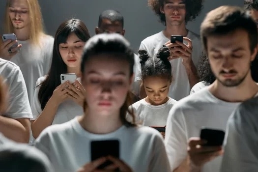 「幸福感下がった」。イギリスZ世代の半数が「インターネットない暮らし」望む | Forbes JAPAN 公式サイト（フォーブス ジャパン）