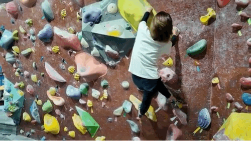 何かに怯えて生きてる人