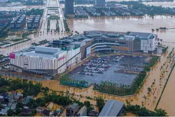 イオンモール・フエ、洪水被害免れる　被災者に避難所や食事を提供 [社会] - VIETJOベトナムニュース