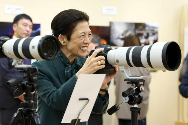 高円宮妃久子さま、報道写真展を鑑賞　 大谷翔平選手の写真も　東京（朝日新聞） - Yahoo!ニュース