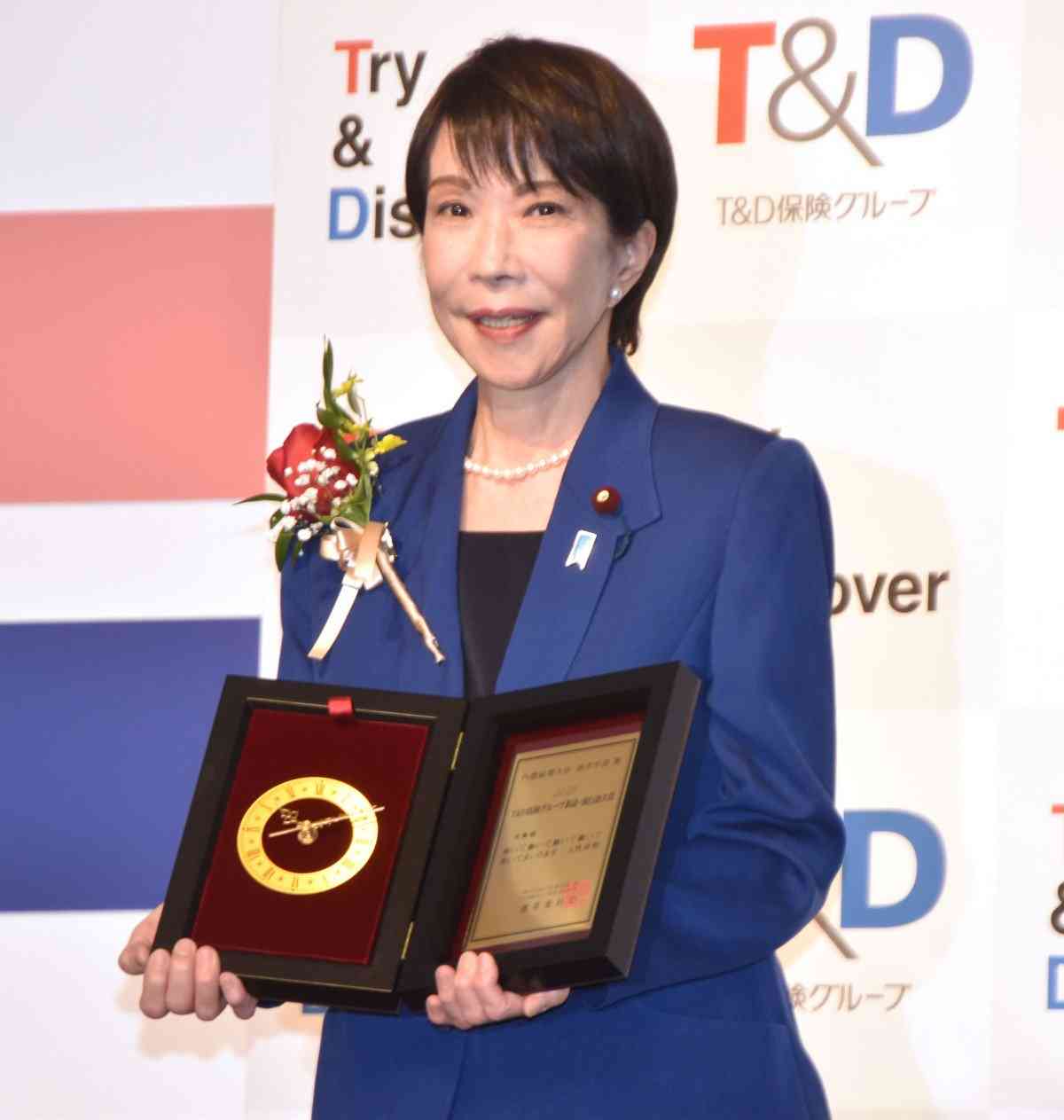 『2025 新語・流行語大賞』「年間大賞」は高市早苗内閣総理大臣「働いて働いて働いて働いて働いてまいります/女性首相」