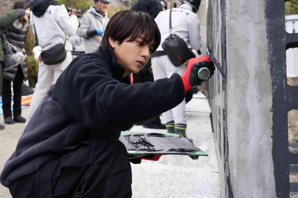 timelesz佐藤勝利・橋本将生・猪俣周杜、ヒロミリホームに助っ人参戦 門の塗装&生コンクリート流し込み