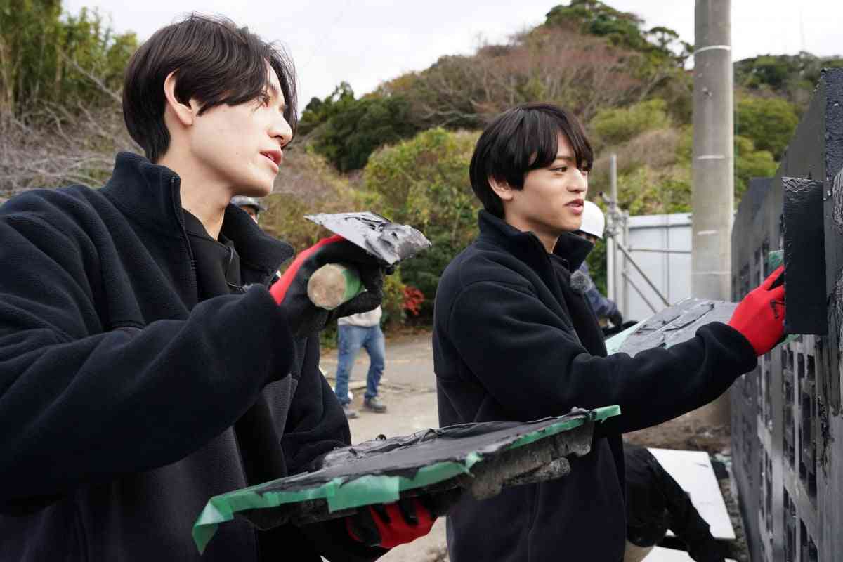 timelesz佐藤勝利・橋本将生・猪俣周杜、ヒロミリホームに助っ人参戦 門の塗装&生コンクリート流し込み