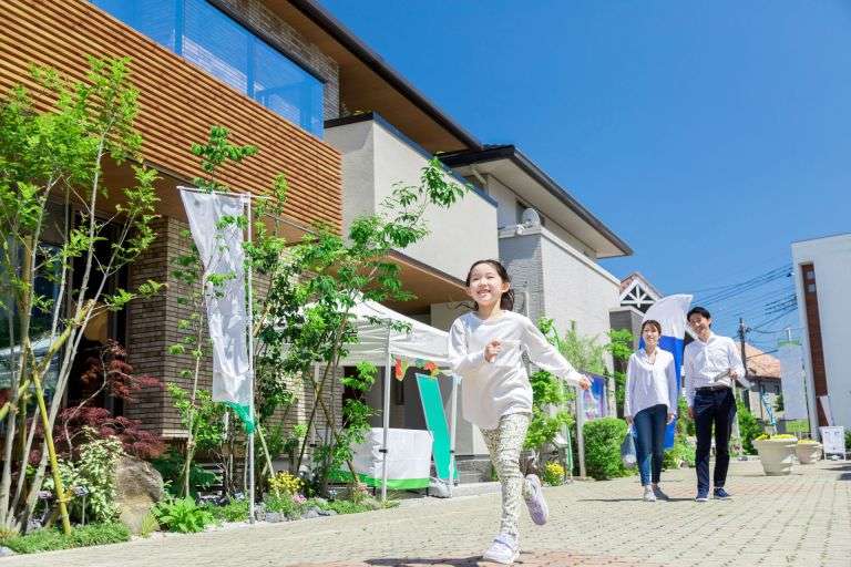 どっちがお得?「平屋vs2階建て」住宅のプロは知っている“意外なメリット・デメリット”