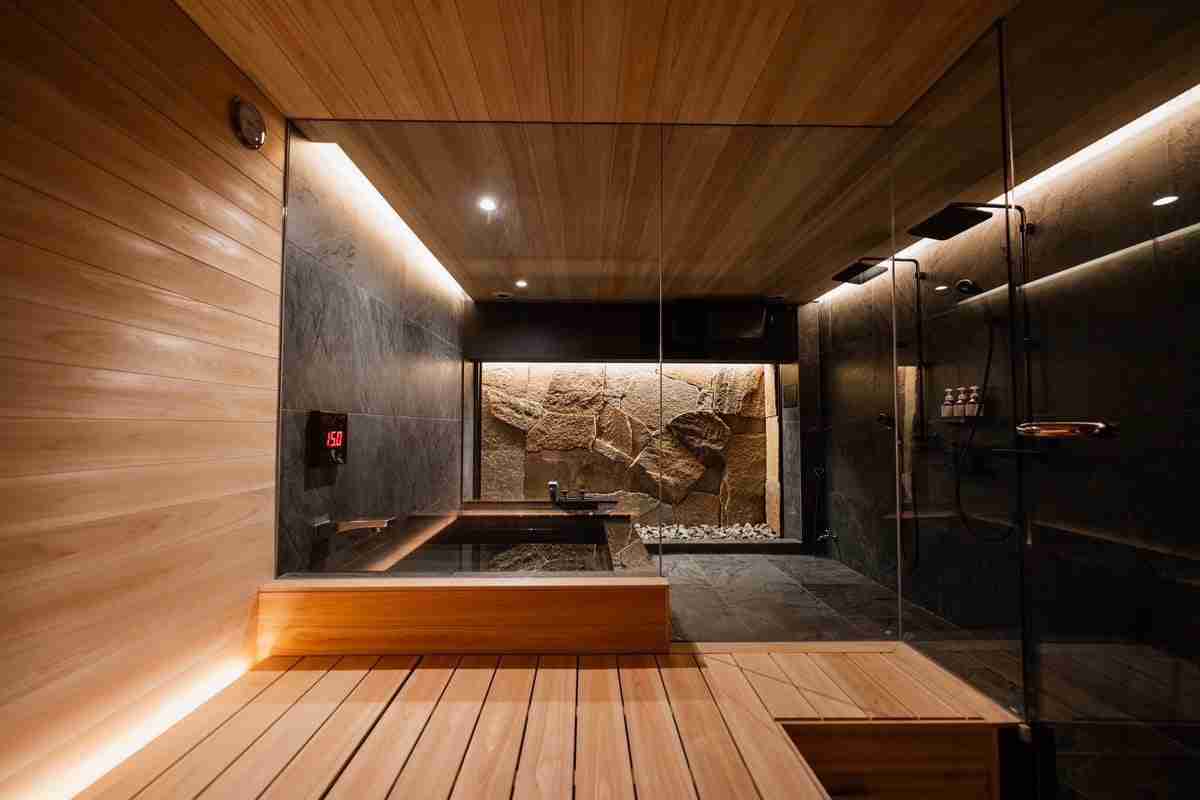 非常ボタン“電源切れ”？“ドアノブ”外れ落下　サウナ火事　亡くなったのは30代夫婦