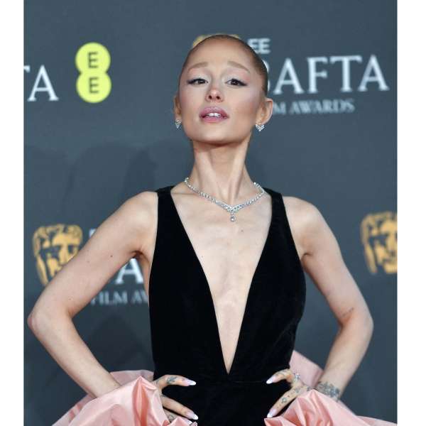 「痩せすぎ」「眉毛が変」。アリアナ・グランデ(32)、自身への批判についてインスタグラムで言及