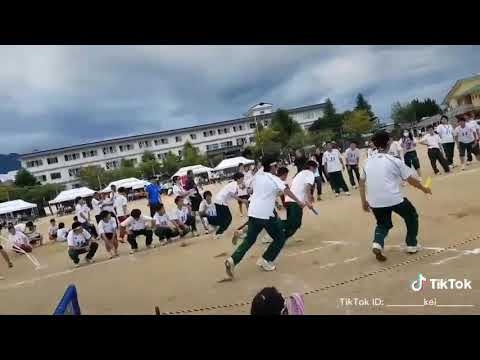 【悲報】陰キャさん運動会のリレーでウケを狙い女子達にガチギレされてしまう