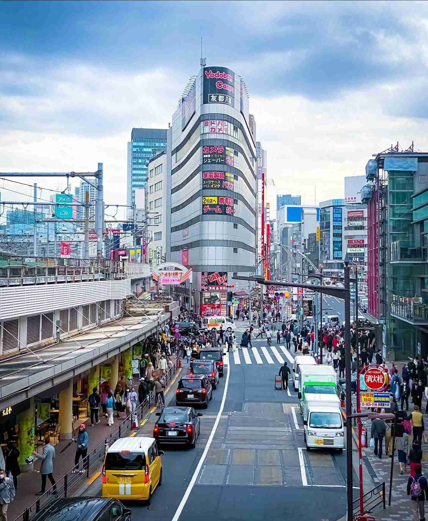 都会でも田舎でもないところに住んでる人