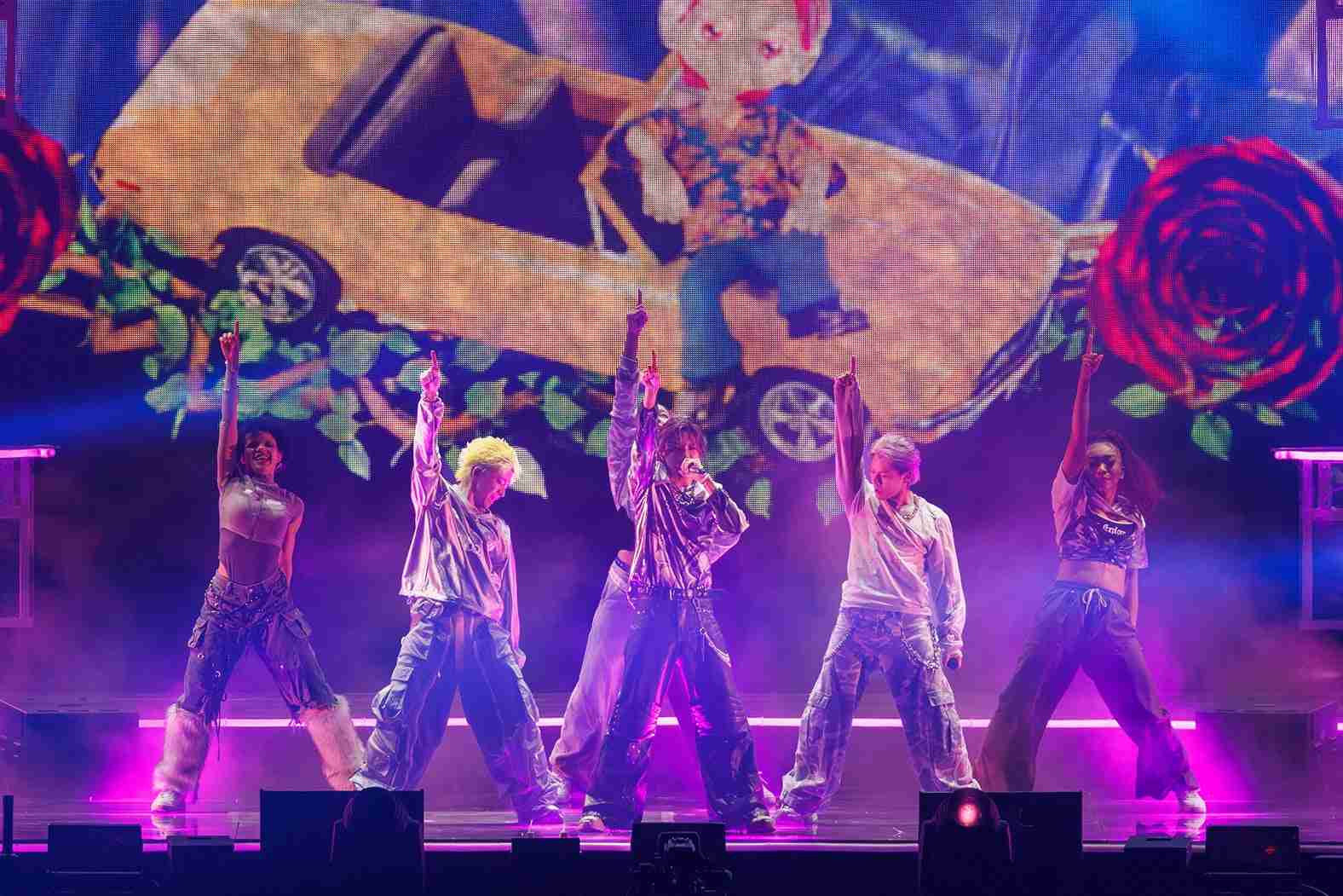 Number_i、宇宙船・ゴンドラ…驚く“仕掛け”に会場歓声 クリスマスに全国ツアー完走【セットリスト】 - モデルプレス