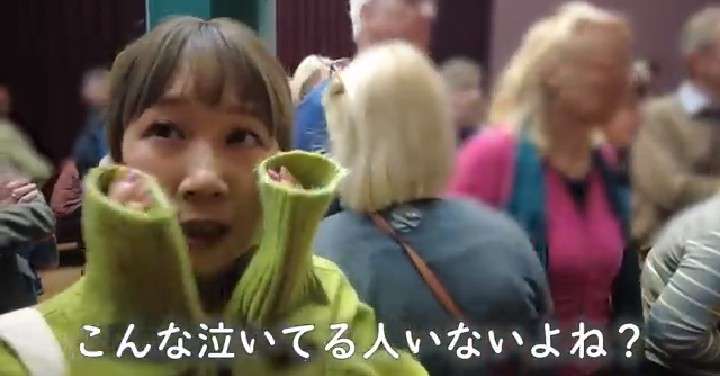 何かに怯えて生きてる人