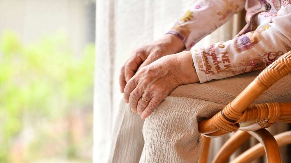 「私の人生って、何だったんでしょうね」家族のために自分の人生を犠牲にしてきた80代女性の後悔。日本では＜親の介護は家族が担う＞という価値観が強く残っているが…