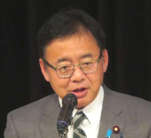 上野賢一郎厚労相　スナックに政治資金31万円、歌手FC会費に２万8000円「適正な支出だ」