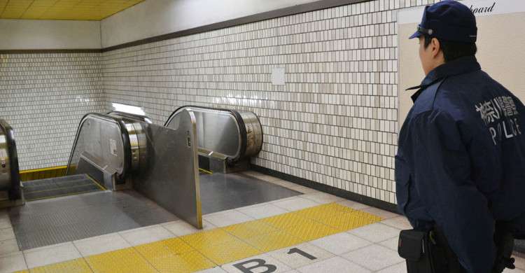 横浜市内の高校最寄り駅が「盗撮スポット」に 制服目当て、県警が摘発強化 | カナロコ by 神奈川新聞