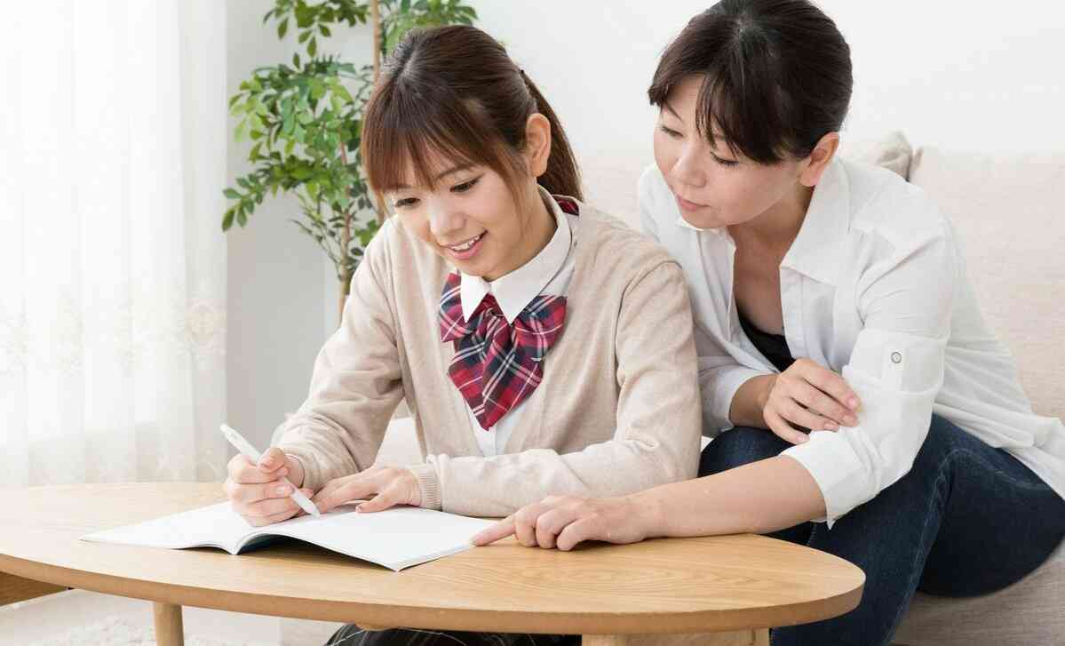 なぜZ世代は家族が大好きなのか？　親と仲良しは「自慢」、“反抗”よりママと話したい…データでわかった令和の若者像とは | AERA with Kids＋