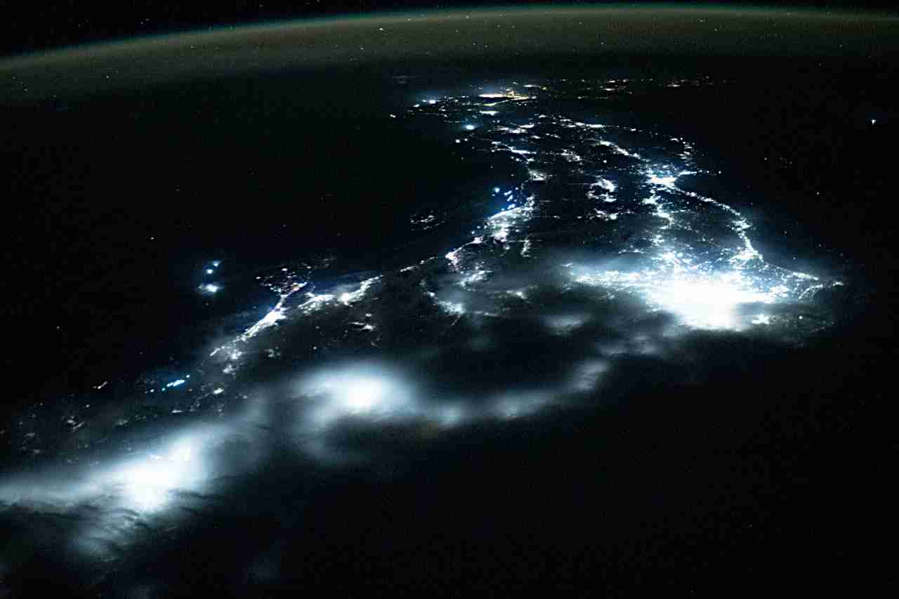 ISS（国際宇宙ステーション）から見た日本の夜景　4Kタイムラプス映像