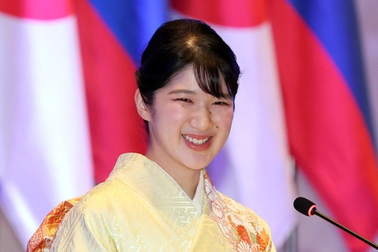 「愛子さまを天皇に！」4万9000人がオンライン署名、急激に支持が高まっている背景　ラオス訪問での振る舞いに人気沸騰、秋篠宮家への“複雑な国民感情”も関係か（NEWSポストセブン） - Yahoo!ニュース