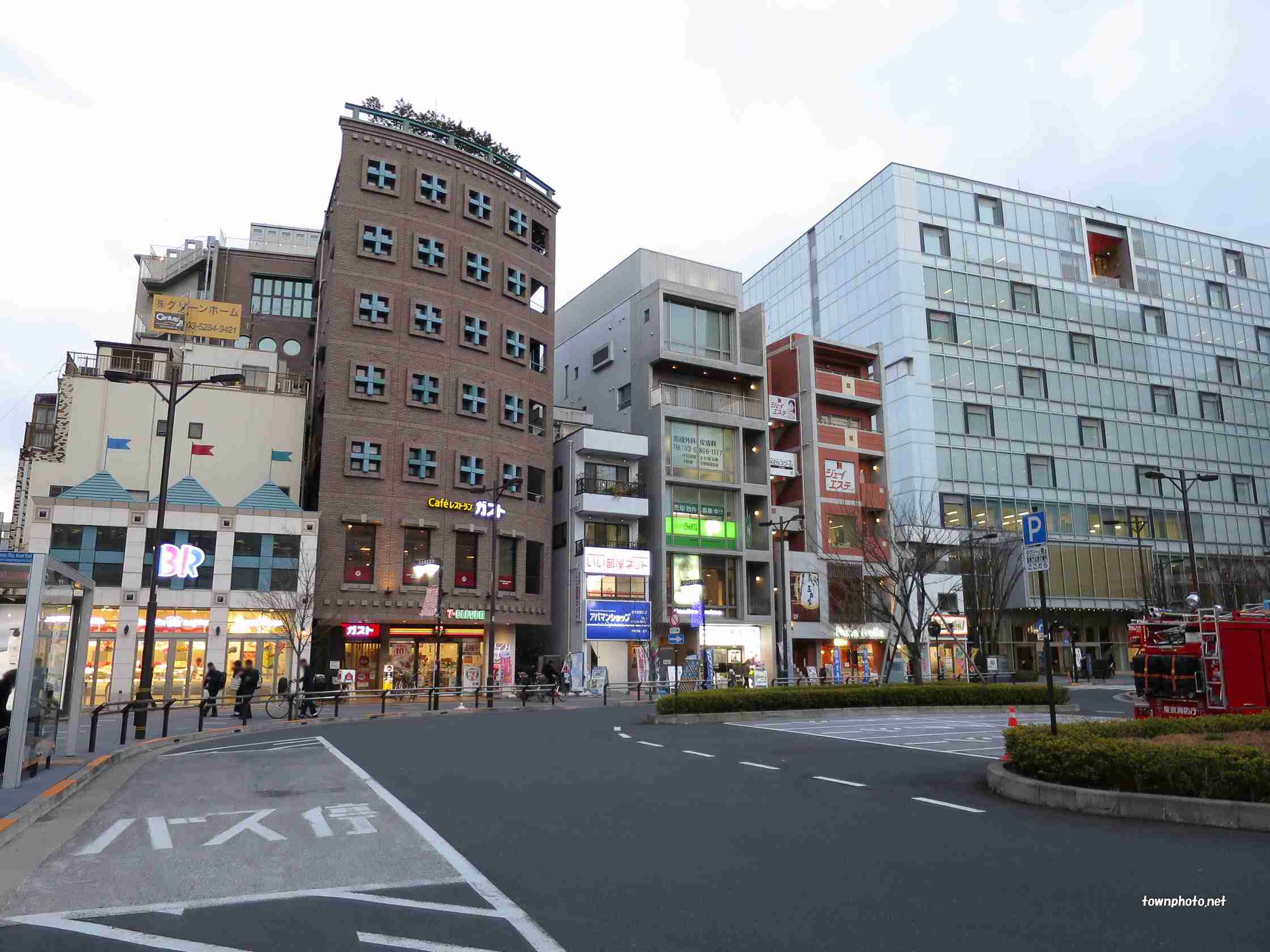 都会でも田舎でもないところに住んでる人