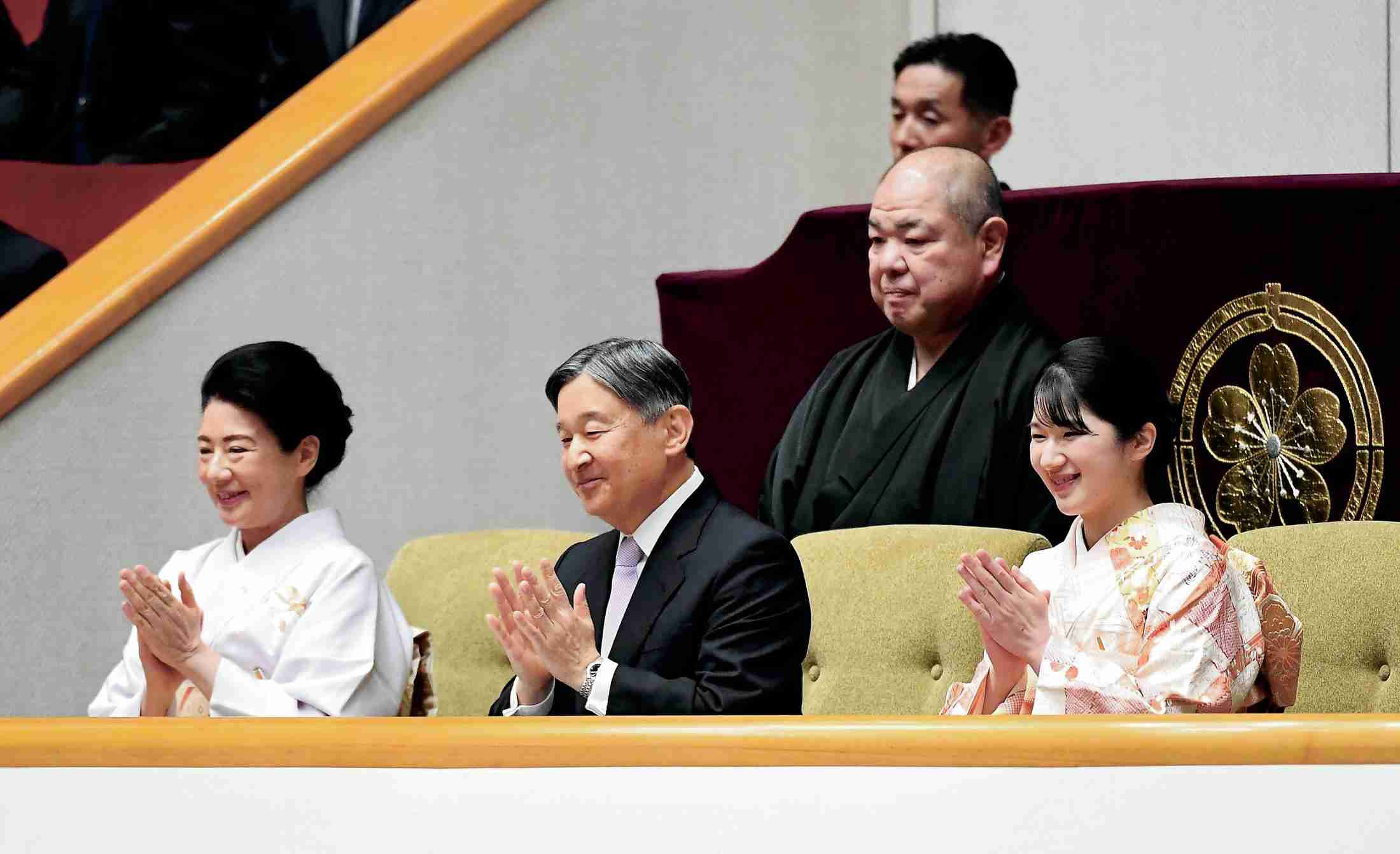 天覧相撲「愛子さまのお着物」に反応する声が続々　どこかで見たと思ったら　「全身は初めて」「帯がまた素敵」（デイリースポーツ） - Yahoo!ニュース
