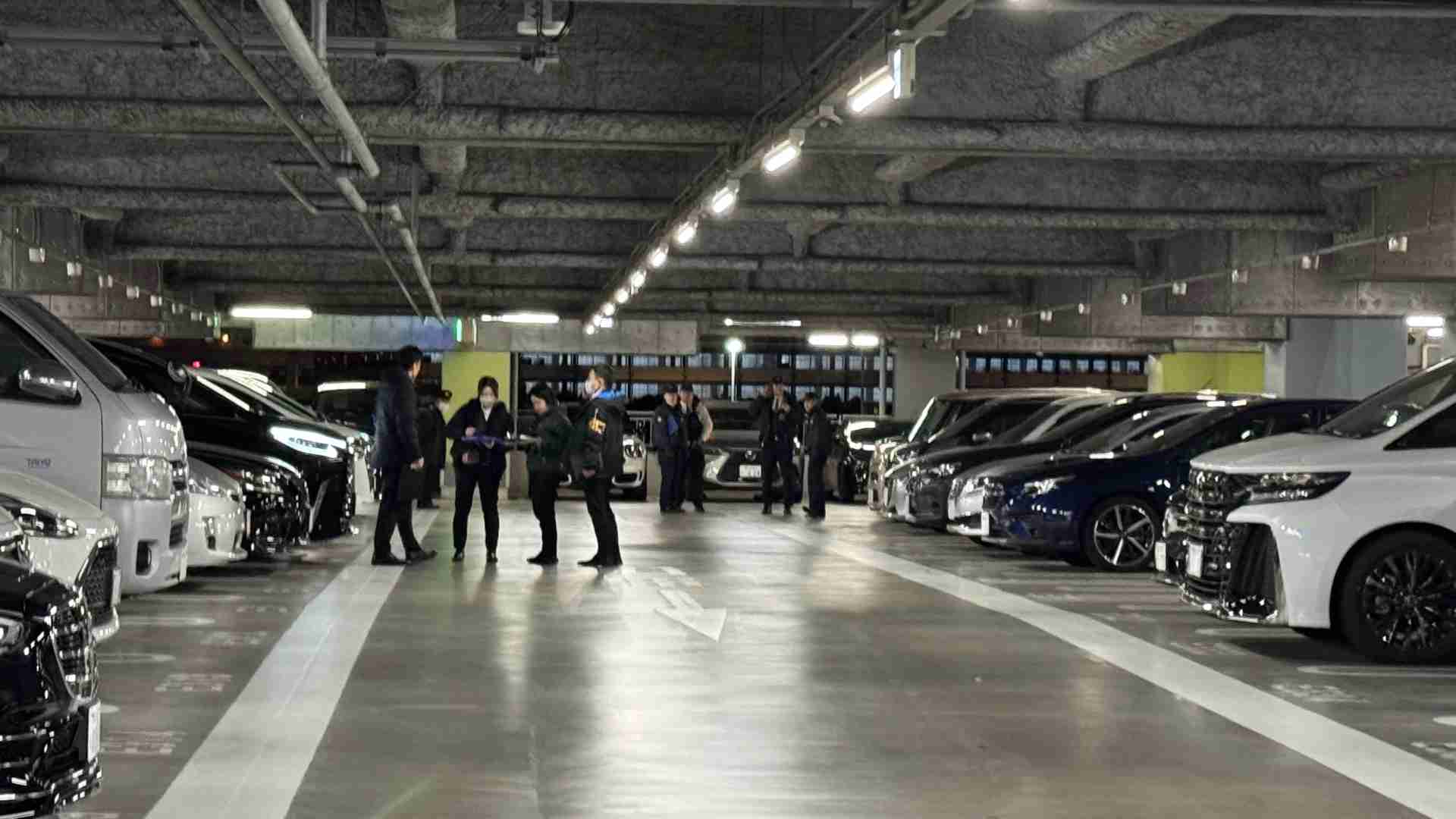 【速報】羽田空港第3ターミナル駐車場で現金1億9000万円が入ったスーツケースを車に入れていた男性が3人組の男らに催涙スプレーをかけられる 男らは逃走中　警視庁（TBS NEWS DIG Powered by JNN） - Yahoo!ニュース