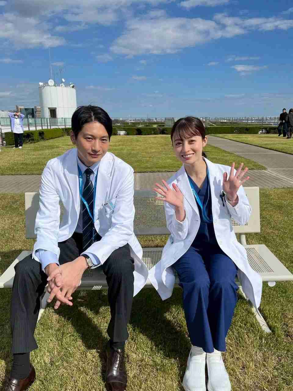 「向井理って3mくらい身長あるん」152.3センチ橋本環奈と並ぶ〝衝撃2ショット〟「デカ！デカ！」「身長差すごくてトリックアートみたい笑」（西スポWEB OTTO！） - Yahoo!ニュース
