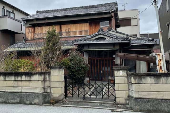 大阪高槻で溺死した54歳女性に「1億5千万円」の保険金が…　受取人・20代養子の素顔