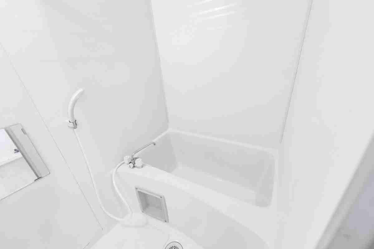 一人暮らしを始めた娘が「毎日湯船にお湯を張っている」と聞き、思わず「水道代いくらかかってるの？」と聞いてしまいました。私の感覚では「シャワーだけ」にすべきと思うのですが、実際に“どのくらい差”が出るのでしょうか？|ファイナンシャルフィールド|﻿家計の見直し