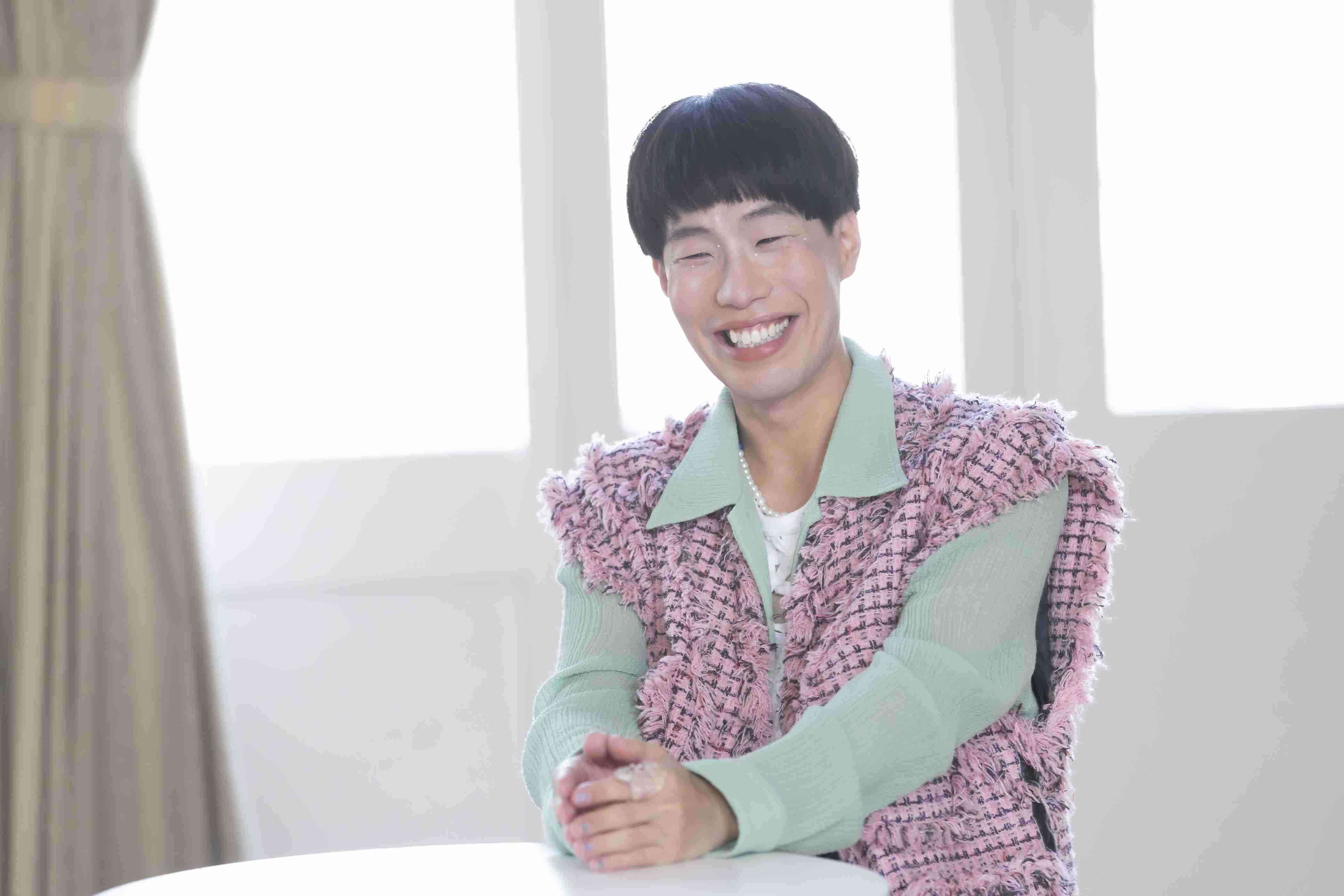 俳優・坂口涼太郎がベビーカーの友人といて驚愕「こんなん、まだマシやで。蹴られたからな」