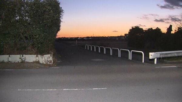 高校3年の男子生徒が大型トラックにひかれ死亡…自転車で通学途中に事故　現場には信号機なし　神奈川・藤沢市｜FNNプライムオンライン