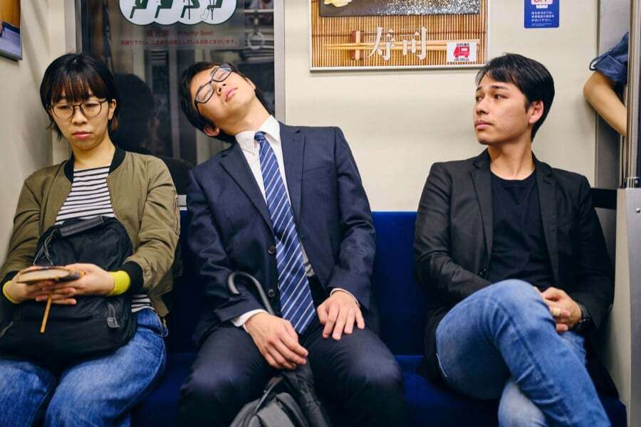 「やはり通勤は悪だった…」通勤時間が伸びるほどメンタルヘルスが悪化｜ニフティニュース