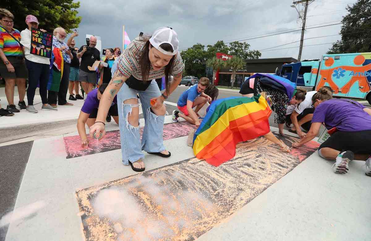 War unleashed in Florida over crosswalks with the LGBTQ+ flag | U.S. | EL PAÍS English