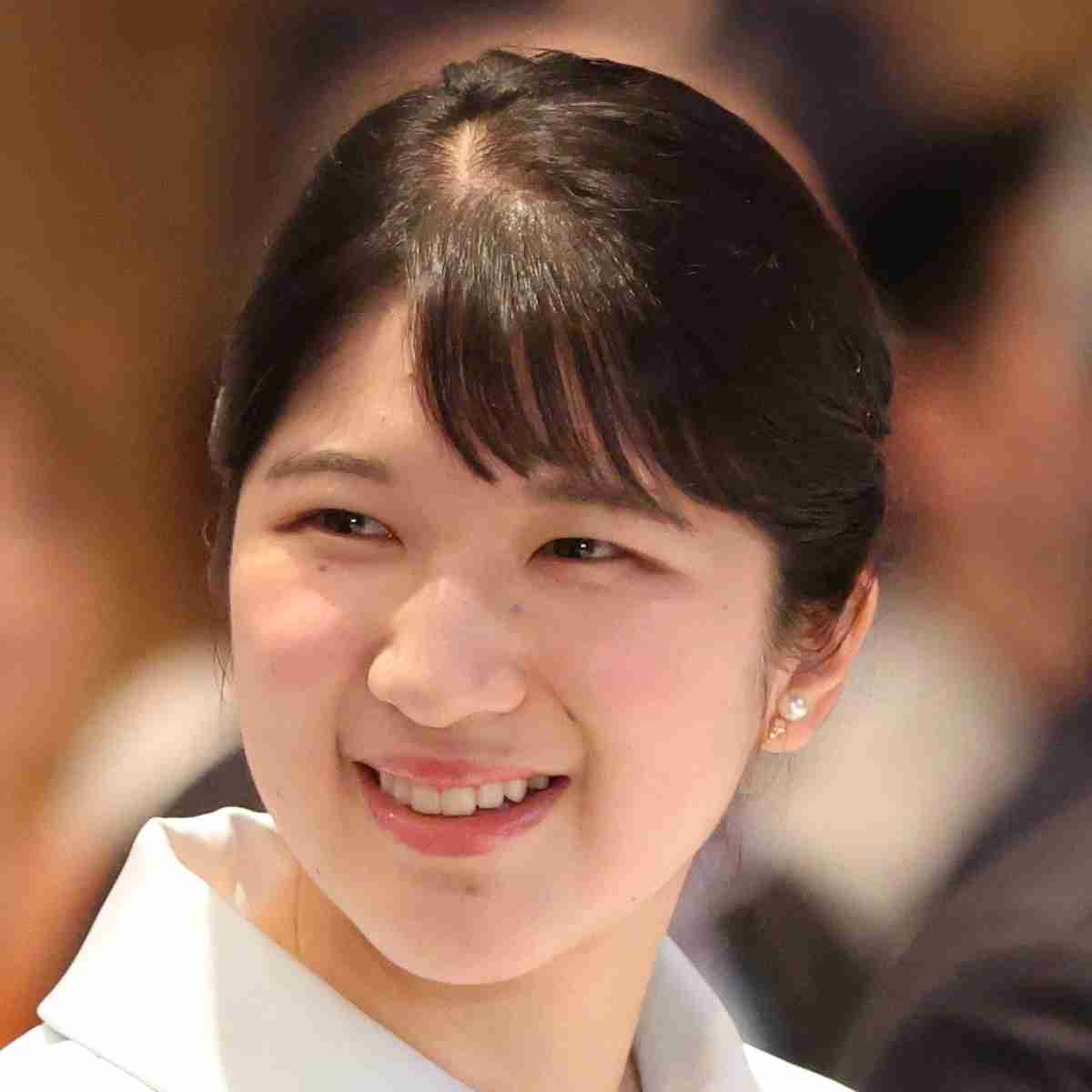 「春風のようで本当に愛らしい」愛子さま　“卒業式”から大切にお召しに…大相撲での「華やかピンク振袖」姿に絶賛の声（女性自身） - Yahoo!ニュース