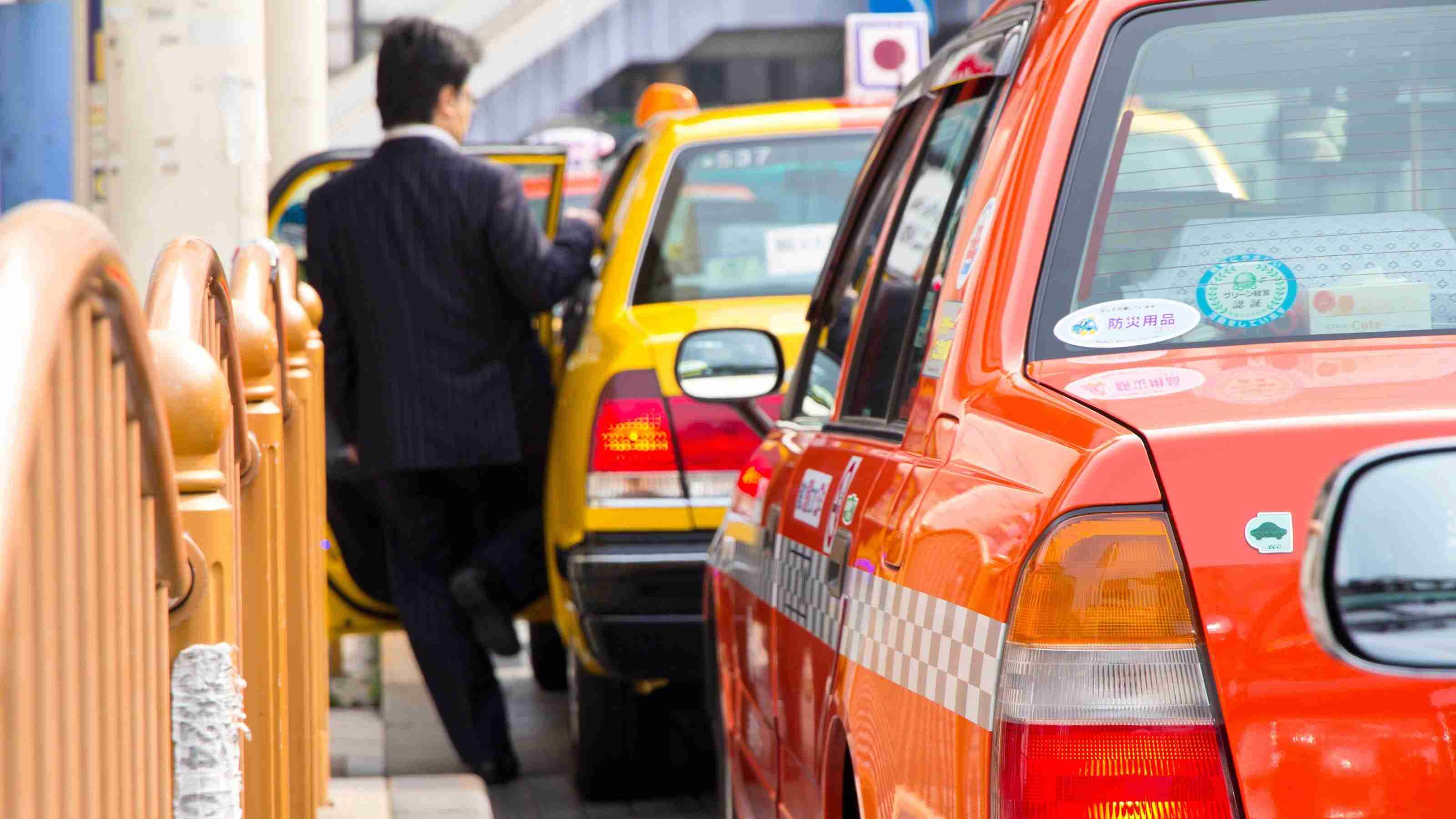 低年収の人ほど飛行機･タクシーに乗ったことがない…｢移動できる人｣と｢移動できない人｣の知られざる格差 | PRESIDENT WOMAN Online（プレジデント ウーマン オンライン） | “女性リーダーをつくる”