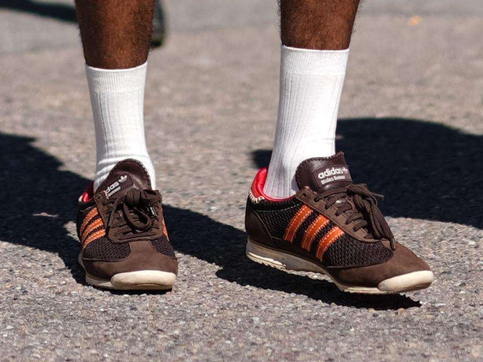 スタイリストに聞いた、2026年に流行するスニーカーのトレンド5つと廃れるトレンド4つ