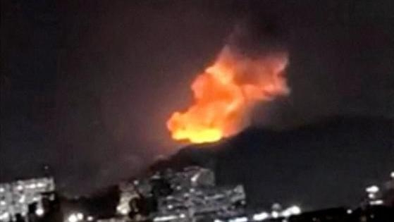 トランプ氏、ヴェネズエラの大統領夫妻を拘束し国外移送と発表　米軍が首都を空爆（BBC News） - Yahoo!ニュース