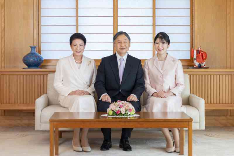 天皇陛下、新年の感想公表「お互いを思いやり、困難な状況乗り越え」（毎日新聞） - Yahoo!ニュース
