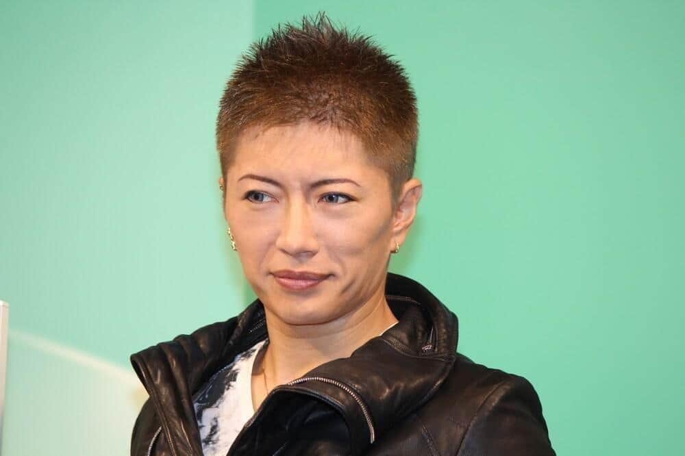 長時間フライト「あなたならどこに座る？」話題のミームにGACKTさん真剣回答　「最悪の場合、墜ちる」: J-CAST ニュース