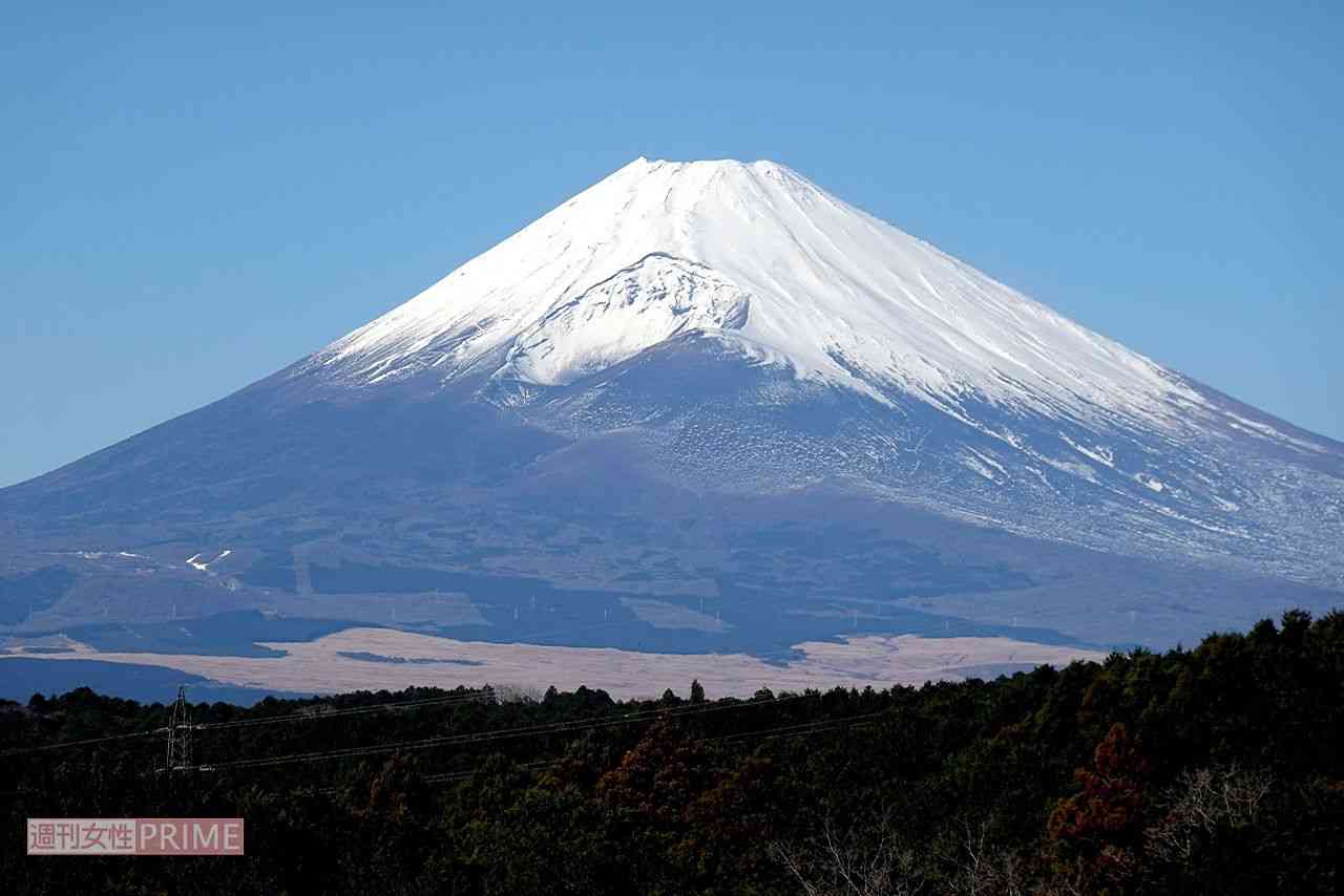 《新幹線での神対応》外国人観光客の「富士山写真」に隠された日本人の“お茶目な優しさ”に世界が絶賛 | 週刊女性PRIME