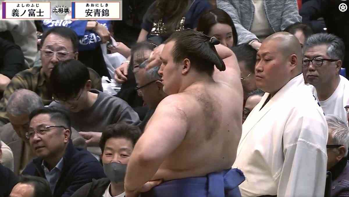 「さすがにマナー違反」「レベル低すぎ」大相撲初場所、人気力士の熱戦に“水を差す”残念な行為に批判相次ぐ | 大相撲 | ABEMA TIMES | アベマタイムズ