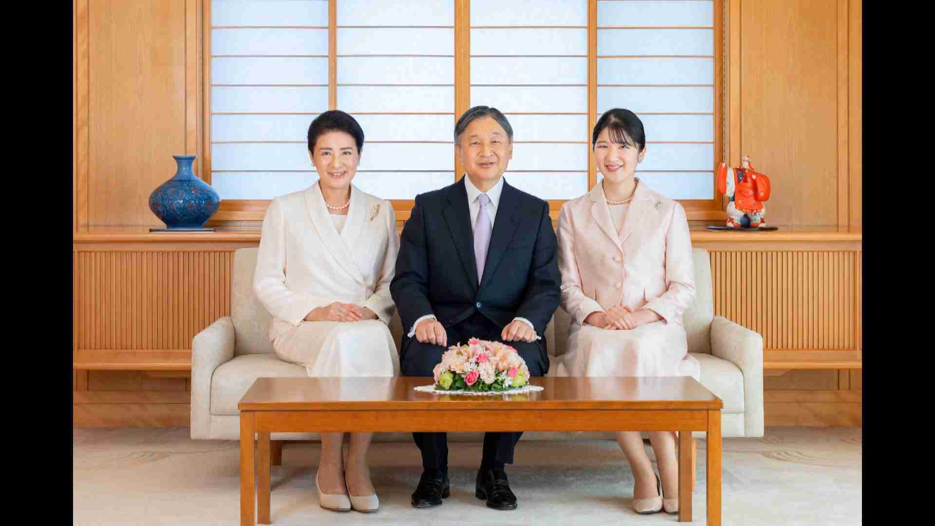天皇陛下「希望を持って歩んでいくことのできる良い年に」　皇后さまや愛子さまと「午」の工芸品を手に歓談「猫の美海ちゃんみたいですね」（FNNプライムオンライン（フジテレビ系）） - Yahoo!ニュース