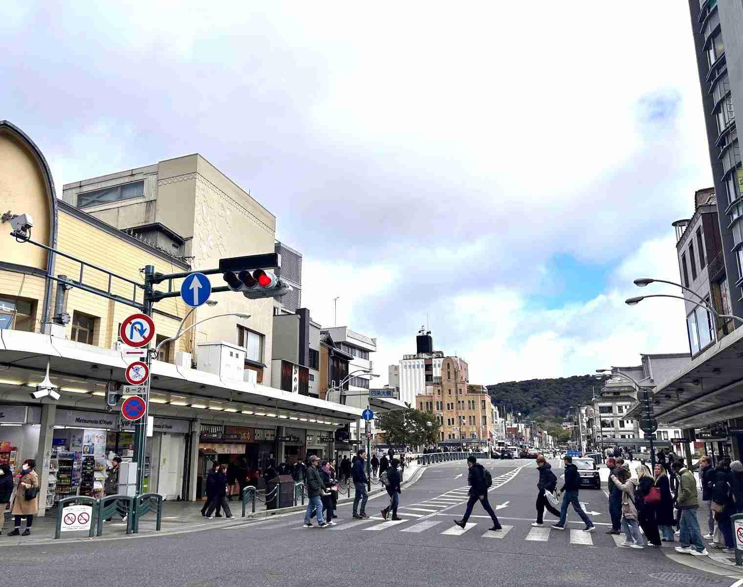 【京都観光の激変実態】中国人旅行者キャンセルが続出したら「行儀のいい富裕欧米人」が増えた「大声で騒がずマナーを守る」 | アサ芸プラス