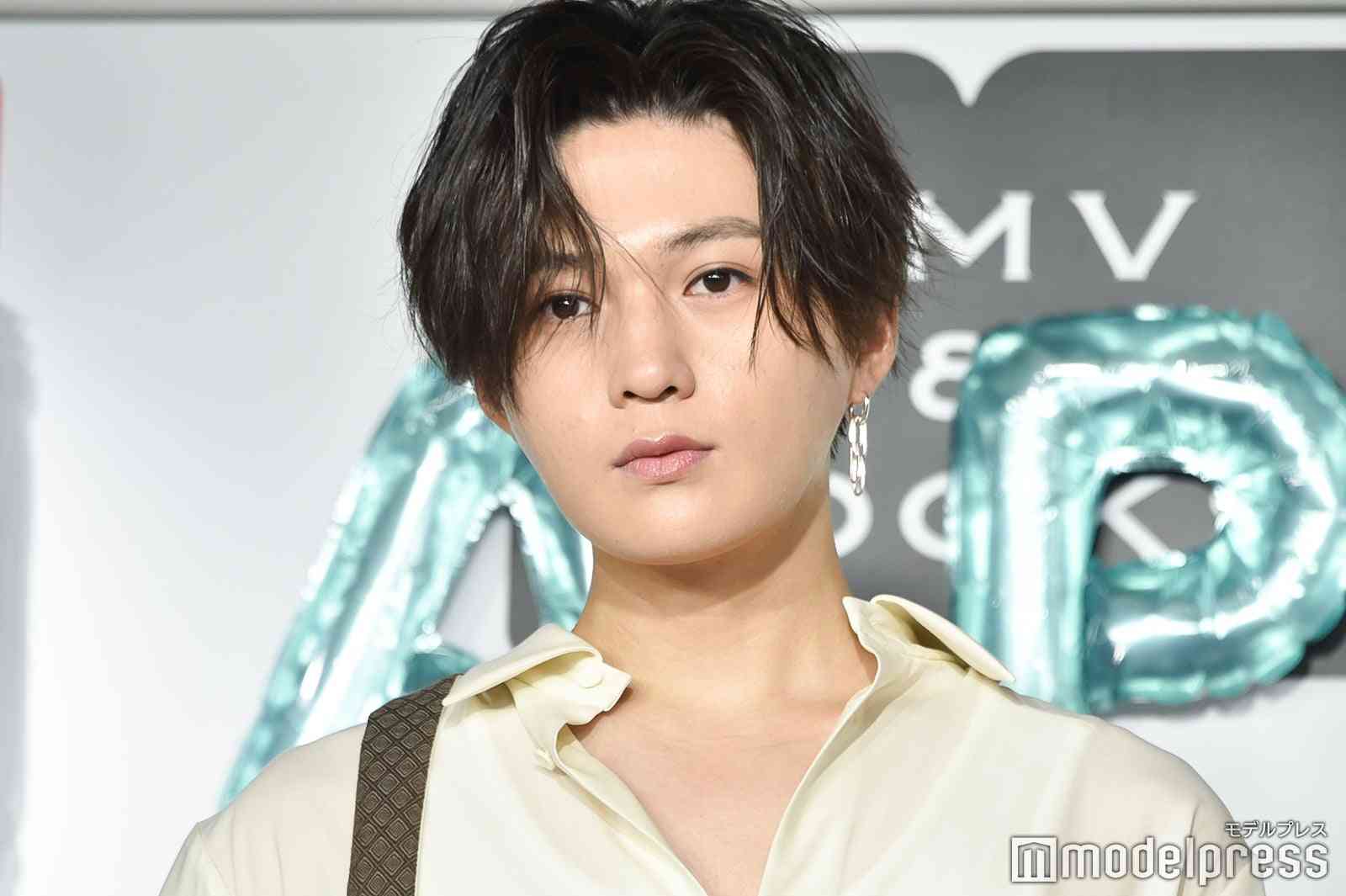 FANTASTICS八木勇征、圧巻の肉体美披露に絶賛の嵐「腹筋バキバキで二度見した」「彫刻みたい」の声 - モデルプレス
