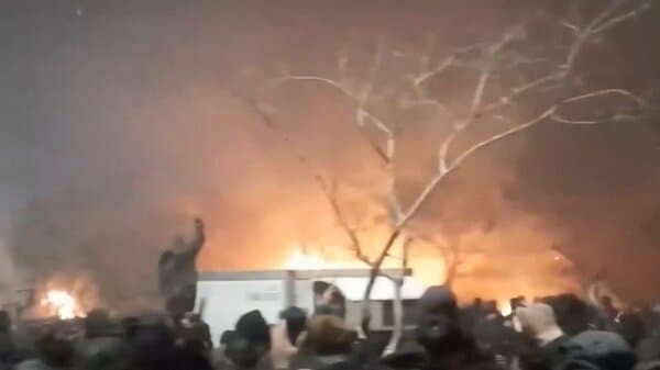 イラン反政府デモの死者540人超　アメリカが軍事介入など検討か｜FNNプライムオンライン