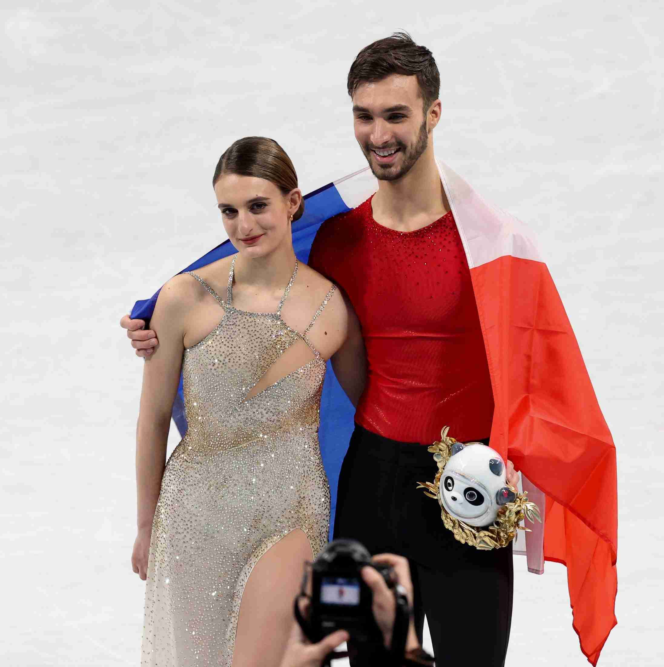 「彼とふたりきりになると思うと恐怖でたまらない」。北京冬季五輪金メダリストのアイスダンス選手がペア間DVを告発（MEN’S CLUB） - Yahoo!ニュース