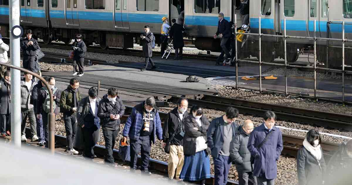 JR山手線・京浜東北線、見合わせ8時間で67万人影響　送電時に不具合 - 日本経済新聞