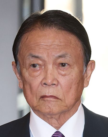 麻生太郎が「露骨な怒り」、盟友・萩生田光一も「独り相撲のやりすぎ」…突然の「衆院解散検討」報道に大物議員が困惑も、実はあった“解散の匂わせ”（文春オンライン） - Yahoo!ニュース